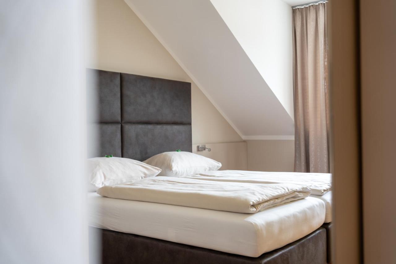Eee Hotel Perg Bagian luar foto