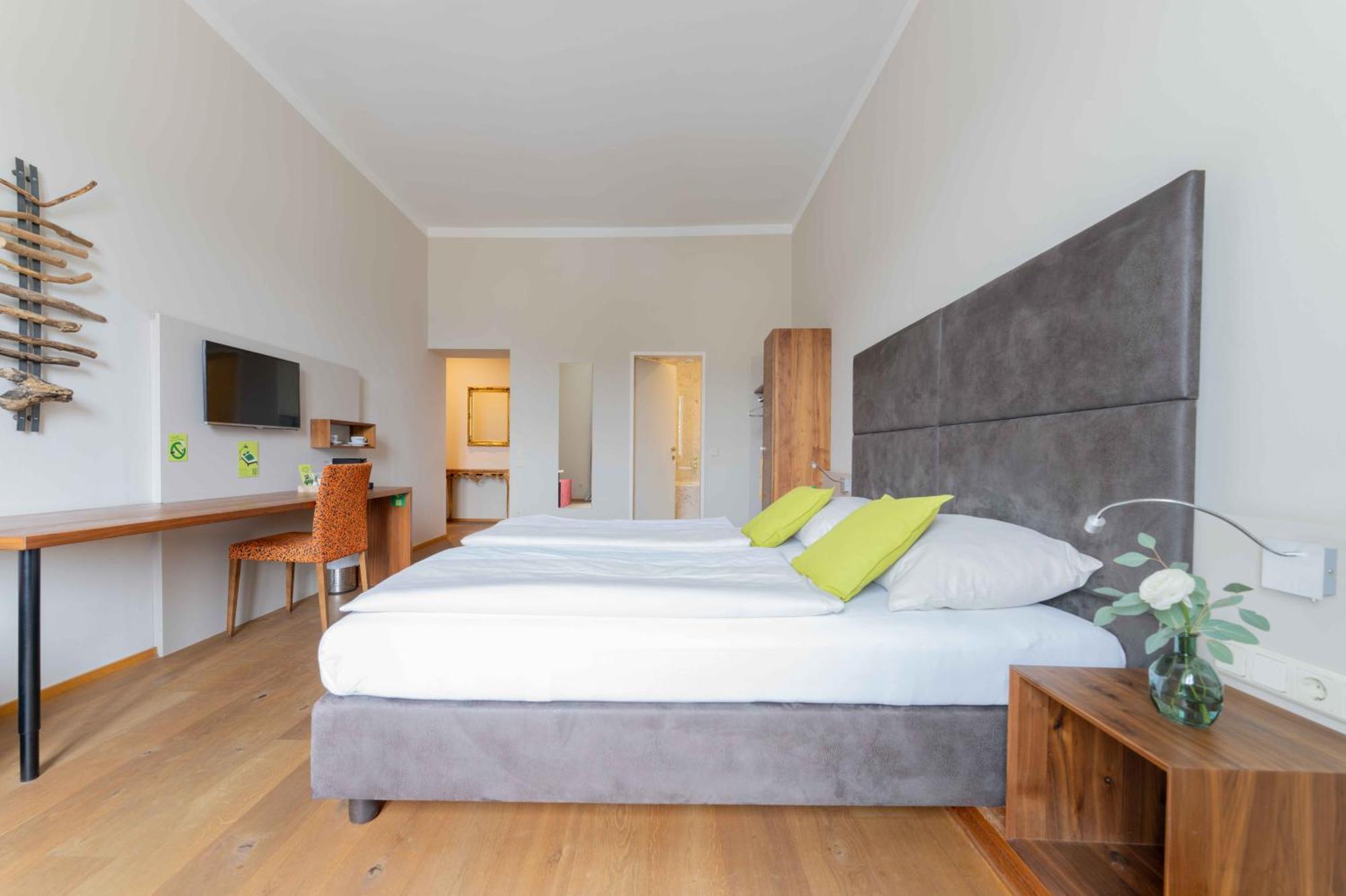 Eee Hotel Perg Bagian luar foto