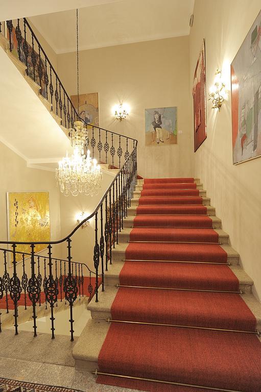 Eee Hotel Perg Bagian luar foto