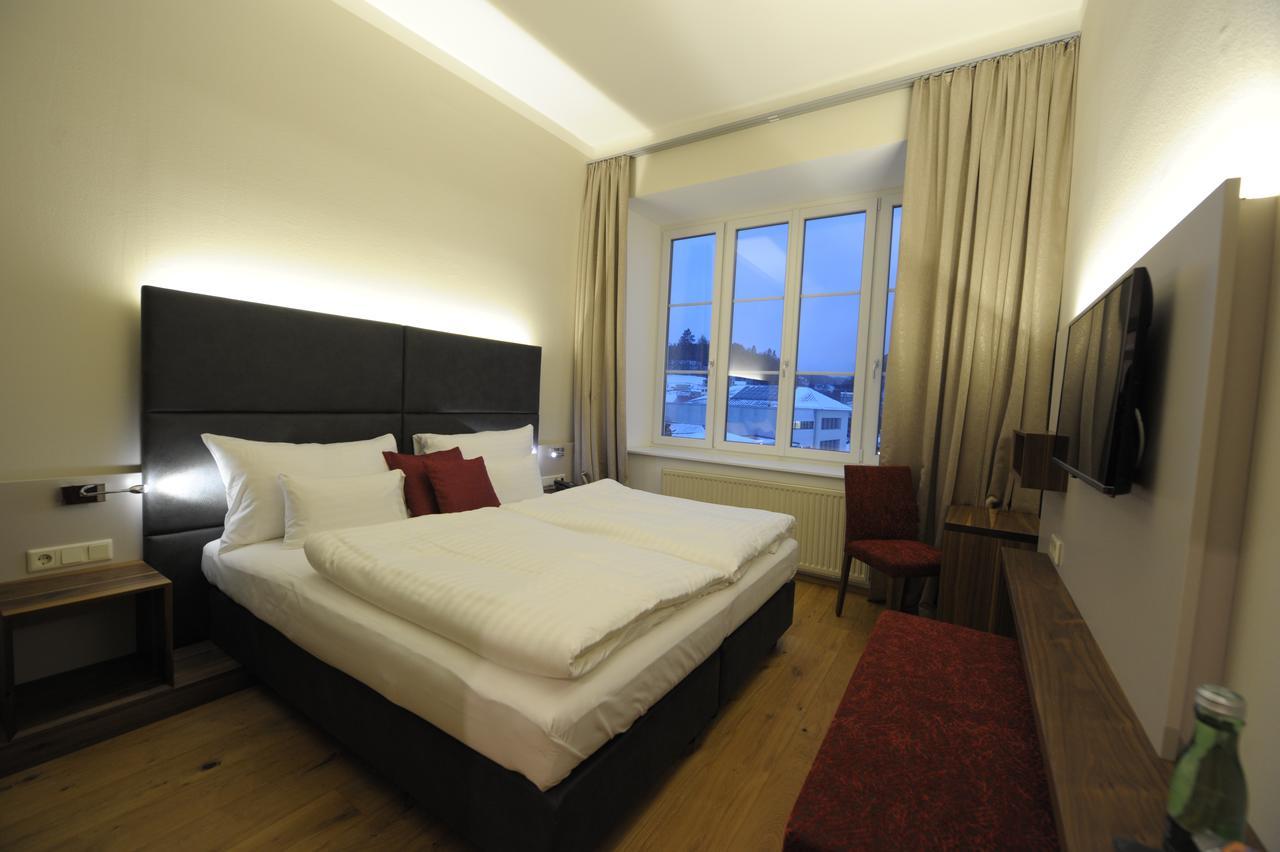 Eee Hotel Perg Bagian luar foto